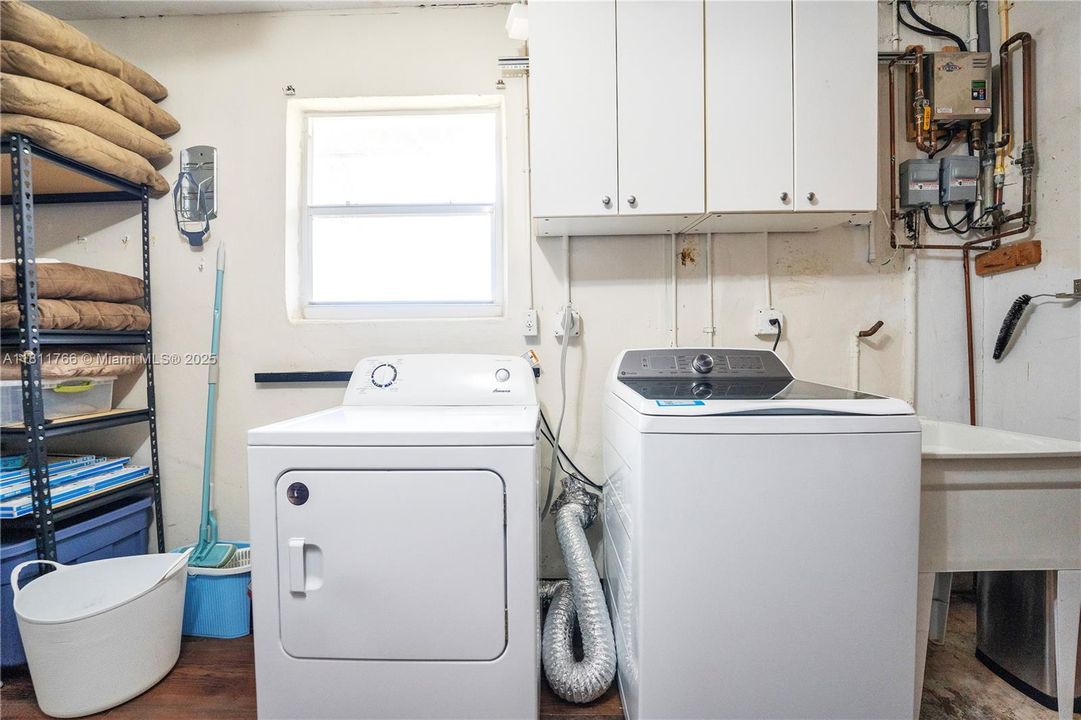 Recently Rented: $4,900 (4 beds, 2 baths, 2900 Square Feet)