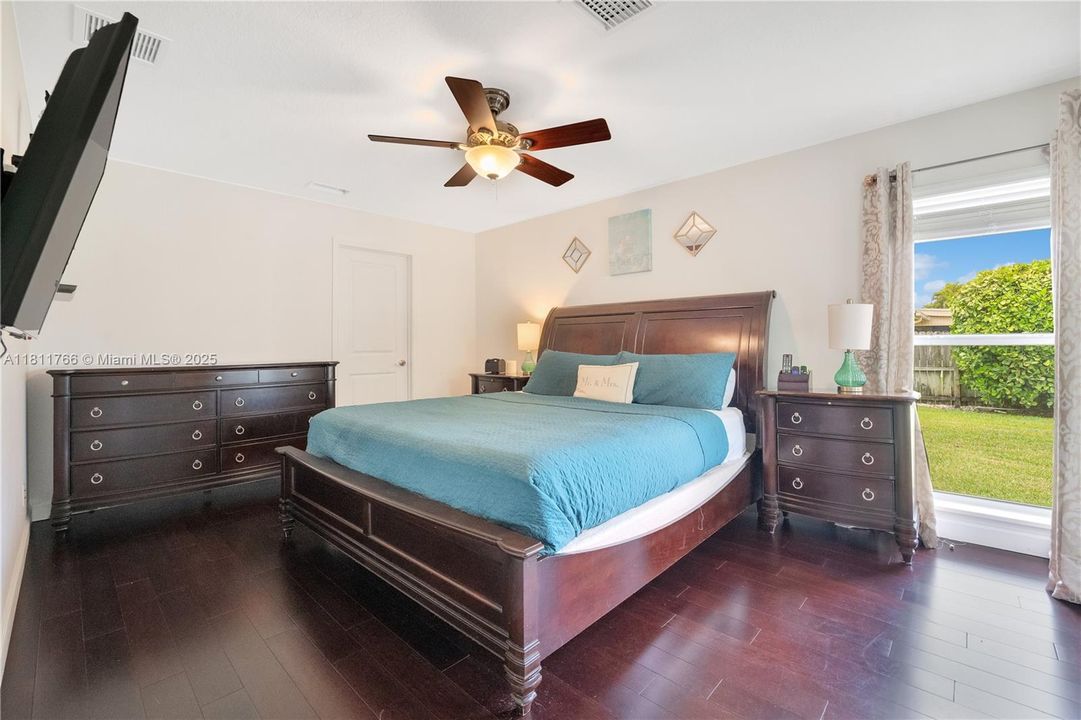 Recently Rented: $4,900 (4 beds, 2 baths, 2900 Square Feet)