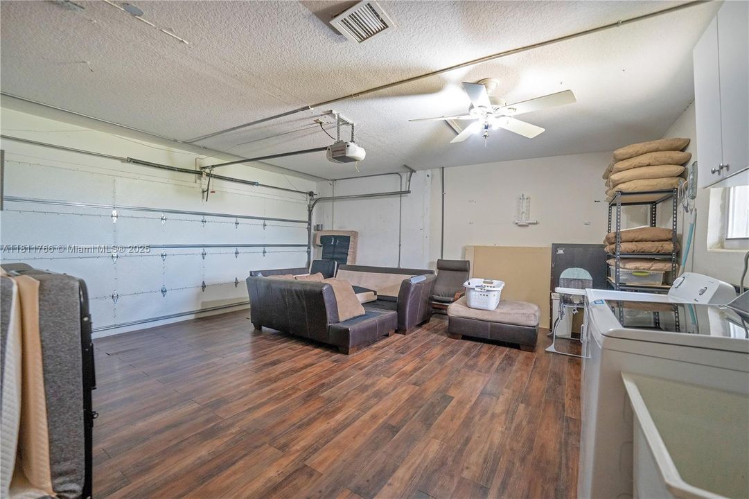 Recently Rented: $4,900 (4 beds, 2 baths, 2900 Square Feet)