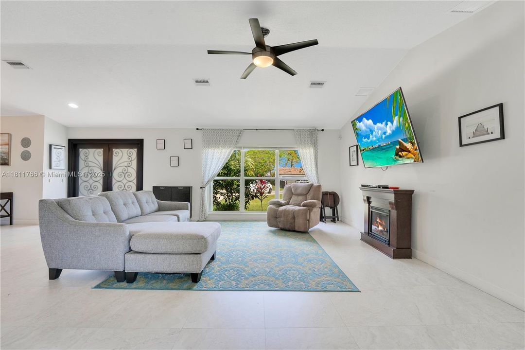 Recently Rented: $4,900 (4 beds, 2 baths, 2900 Square Feet)