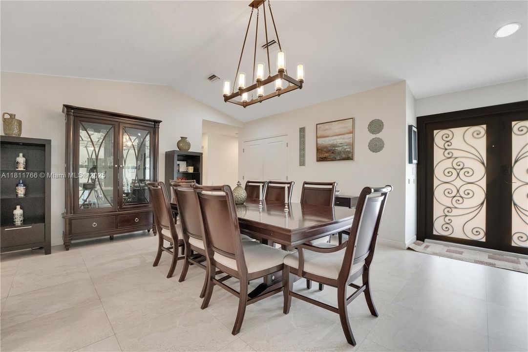 Recently Rented: $4,900 (4 beds, 2 baths, 2900 Square Feet)