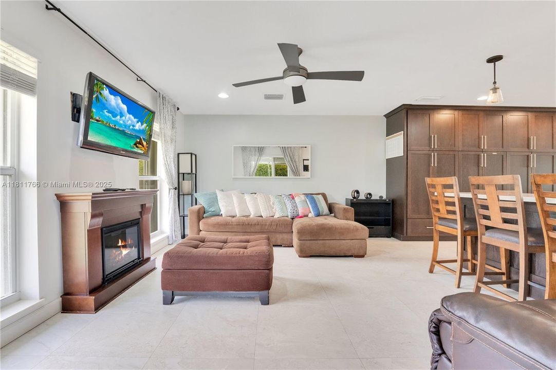 Recently Rented: $4,900 (4 beds, 2 baths, 2900 Square Feet)