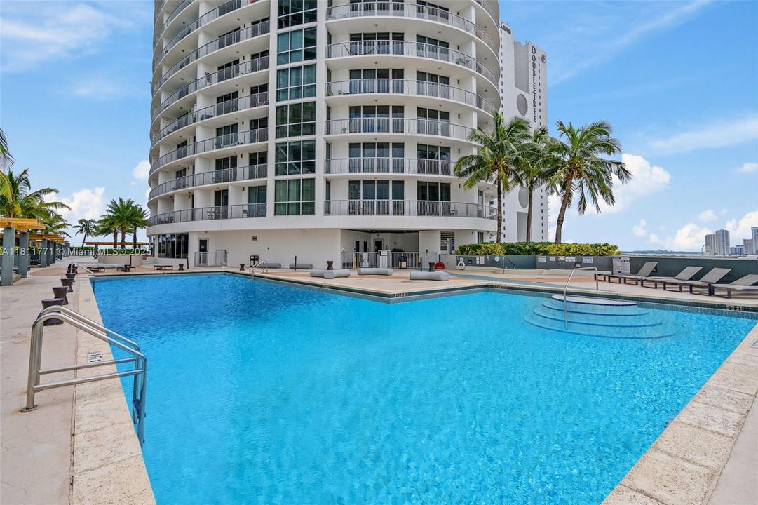 待售: $279,900 (1 贝兹, 1 浴室, 825 平方英尺)