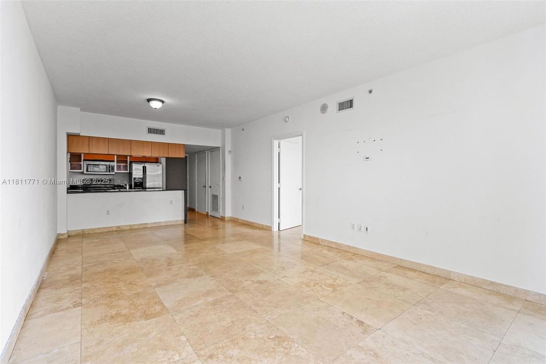 待售: $279,900 (1 贝兹, 1 浴室, 825 平方英尺)