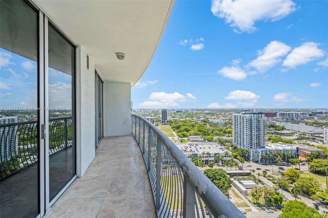 待售: $279,900 (1 贝兹, 1 浴室, 825 平方英尺)