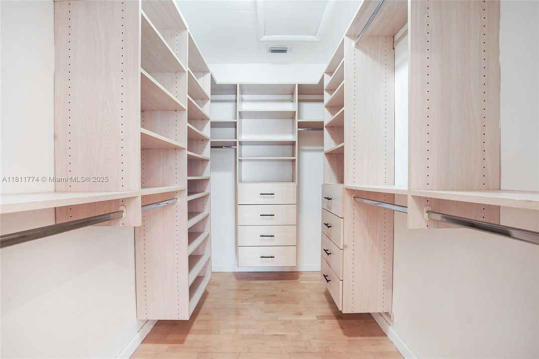 Active With Contract: $7,950 (4 beds, 3 baths, 2646 Square Feet)