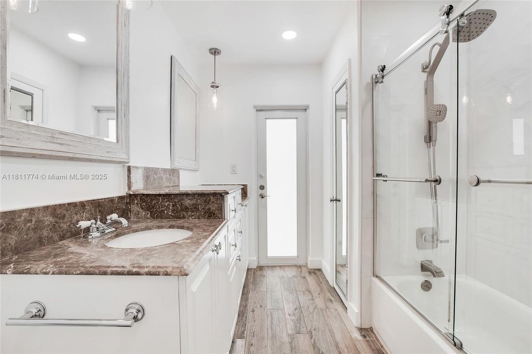 Active With Contract: $7,950 (4 beds, 3 baths, 2646 Square Feet)