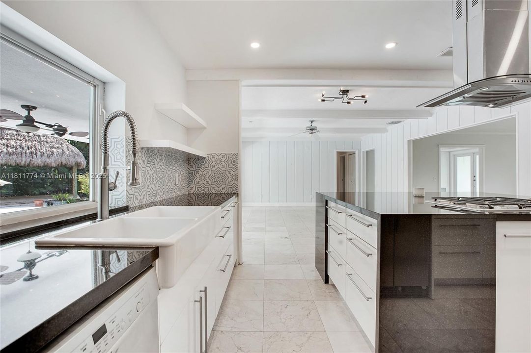 Active With Contract: $7,950 (4 beds, 3 baths, 2646 Square Feet)