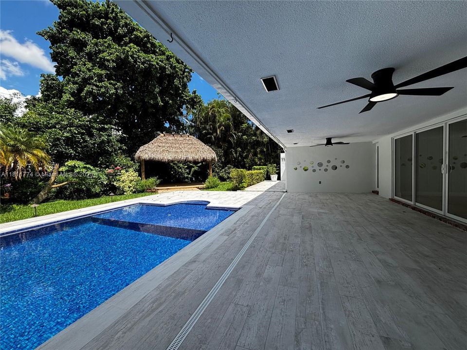 big patio, excellent for entertainment