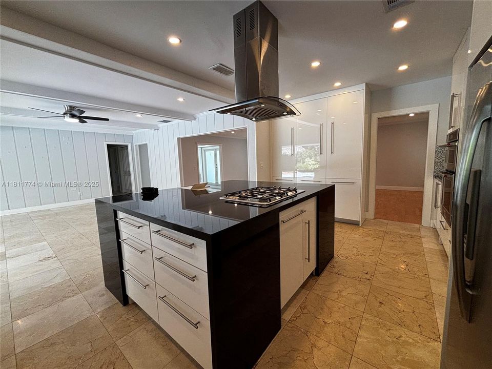 Active With Contract: $7,950 (4 beds, 3 baths, 2646 Square Feet)