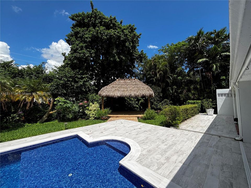 spacious outdoor social area