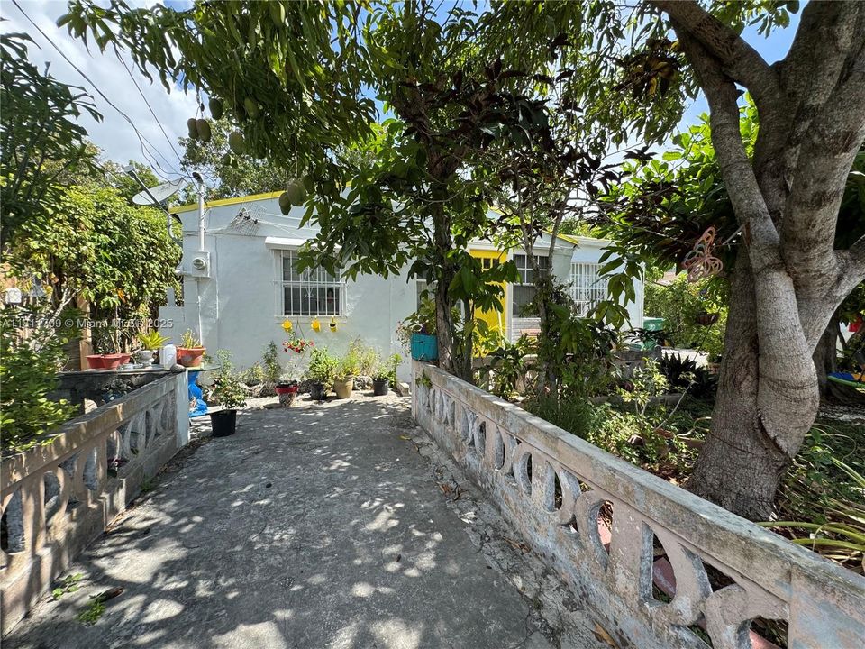 最近售出: $460,000 (3 贝兹, 2 浴室, 1228 平方英尺)