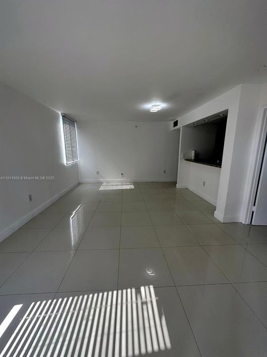 待售: $350,000 (2 贝兹, 2 浴室, 914 平方英尺)