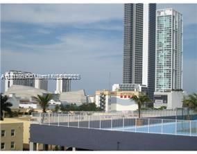 待售: $350,000 (2 贝兹, 2 浴室, 914 平方英尺)