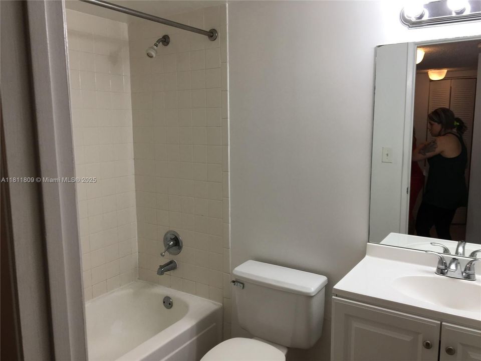 待售: $350,000 (2 贝兹, 2 浴室, 914 平方英尺)