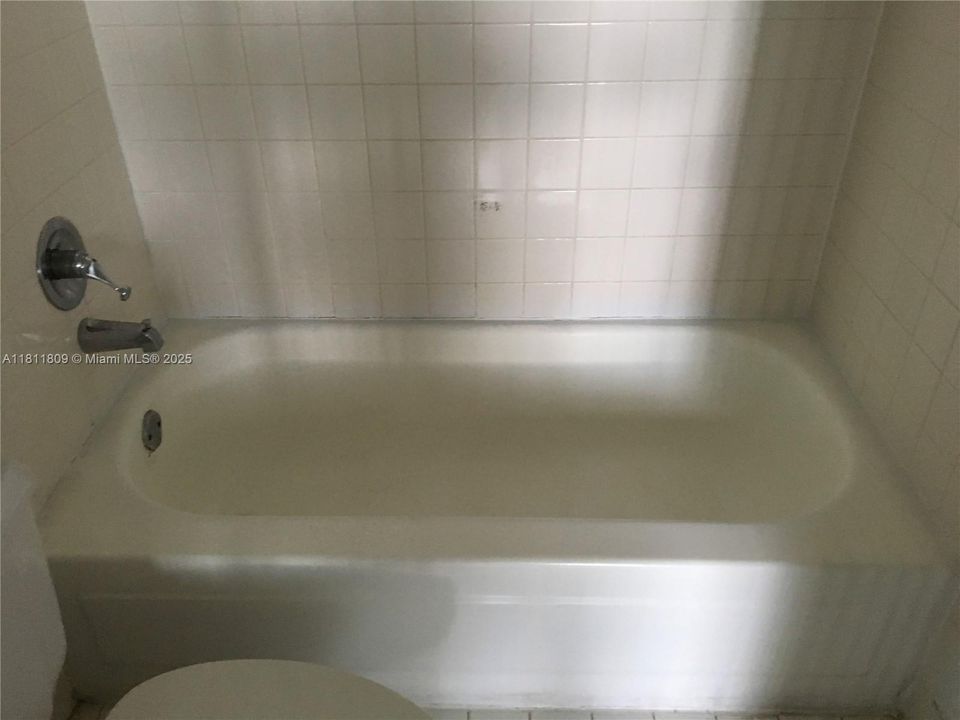 待售: $350,000 (2 贝兹, 2 浴室, 914 平方英尺)