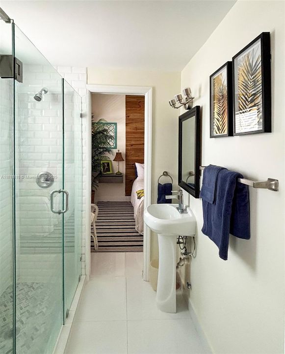 For Sale: $425,000 (1 beds, 1 baths, 410 Square Feet)