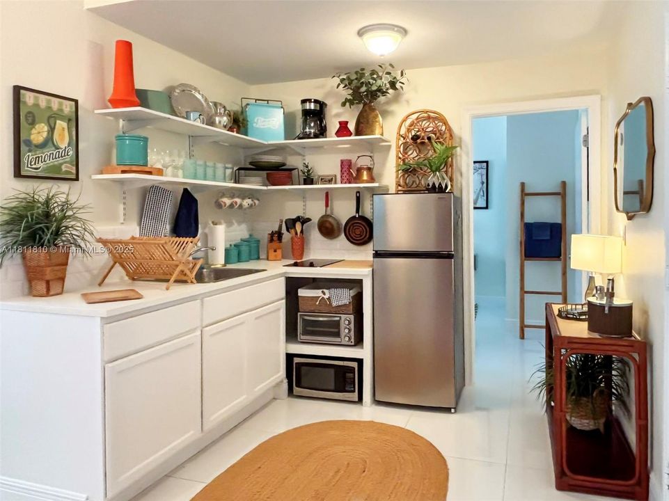 For Sale: $425,000 (1 beds, 1 baths, 410 Square Feet)