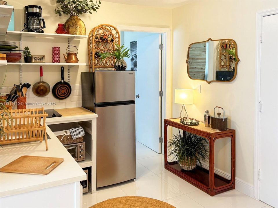 For Sale: $425,000 (1 beds, 1 baths, 410 Square Feet)