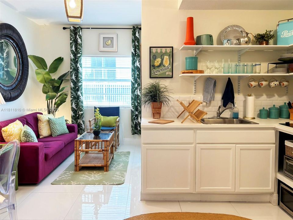 For Sale: $425,000 (1 beds, 1 baths, 410 Square Feet)