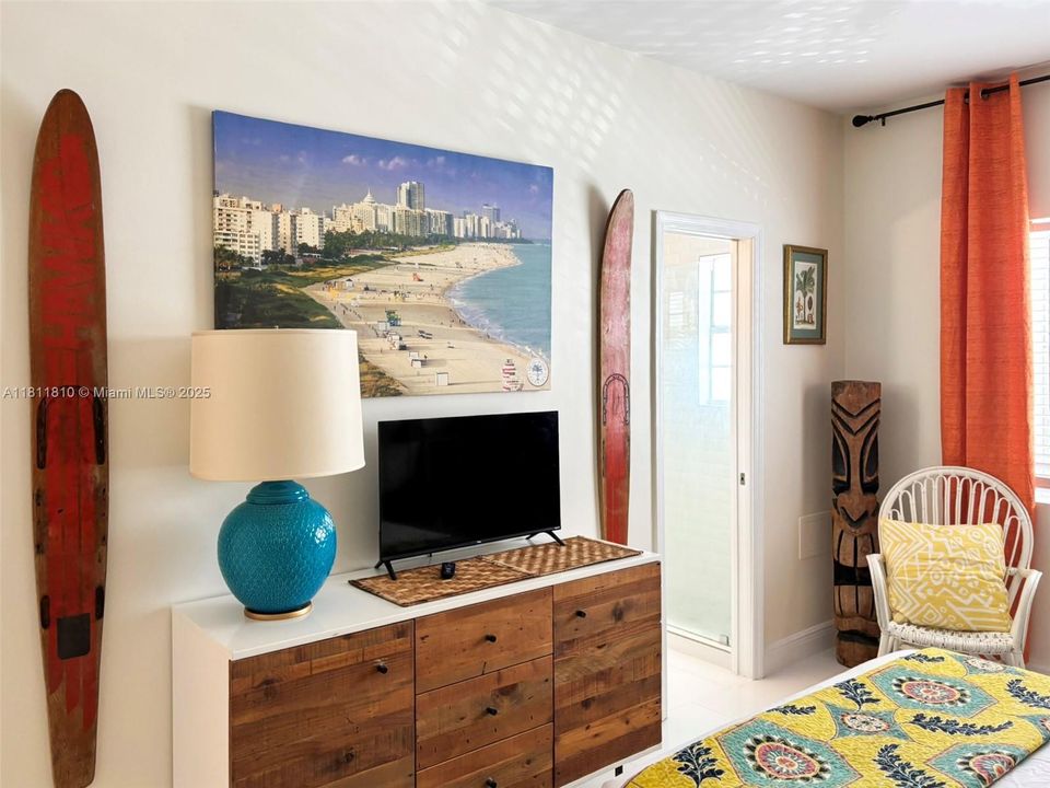 For Sale: $425,000 (1 beds, 1 baths, 410 Square Feet)