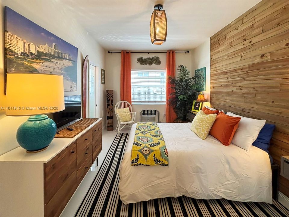 For Sale: $425,000 (1 beds, 1 baths, 410 Square Feet)