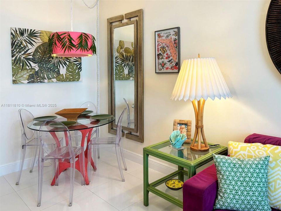 For Sale: $425,000 (1 beds, 1 baths, 410 Square Feet)