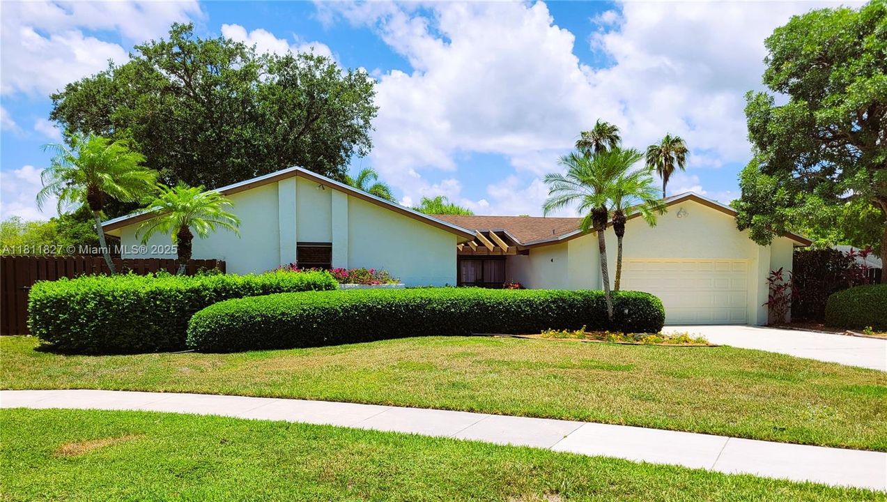 Recently Sold: $799,900 (4 beds, 2 baths, 2003 Square Feet)