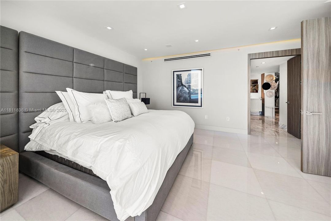 Recently Sold: $5,800,000 (4 beds, 4 baths, 3185 Square Feet)