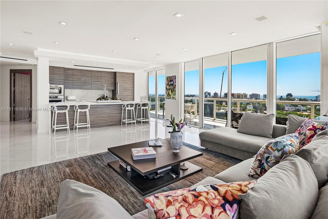 Recently Sold: $5,800,000 (4 beds, 4 baths, 3185 Square Feet)