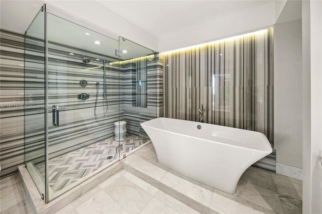 Recently Sold: $5,800,000 (4 beds, 4 baths, 3185 Square Feet)