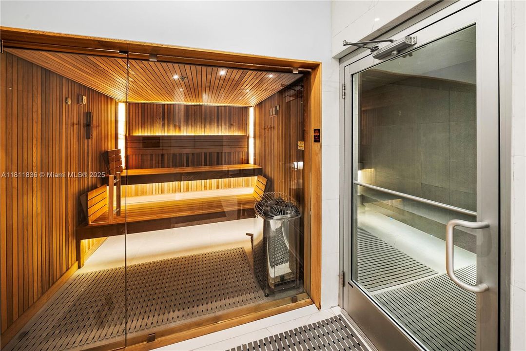 Recently Sold: $5,800,000 (4 beds, 4 baths, 3185 Square Feet)