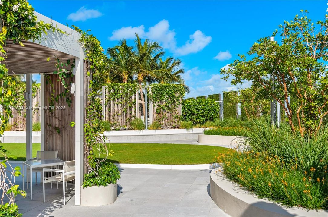 Recently Sold: $5,800,000 (4 beds, 4 baths, 3185 Square Feet)