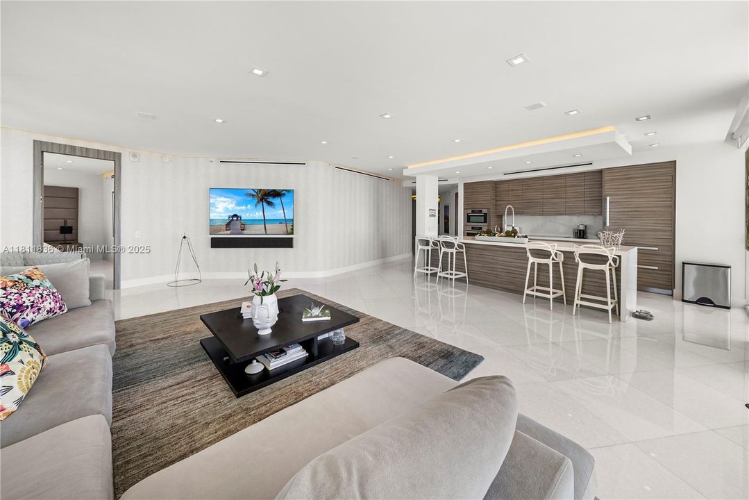 Recently Sold: $5,800,000 (4 beds, 4 baths, 3185 Square Feet)