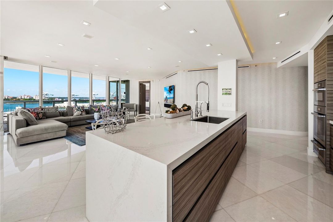 Recently Sold: $5,800,000 (4 beds, 4 baths, 3185 Square Feet)