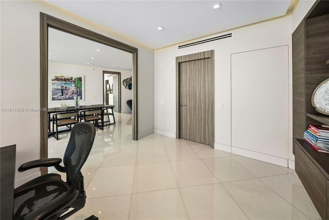 Recently Sold: $5,800,000 (4 beds, 4 baths, 3185 Square Feet)