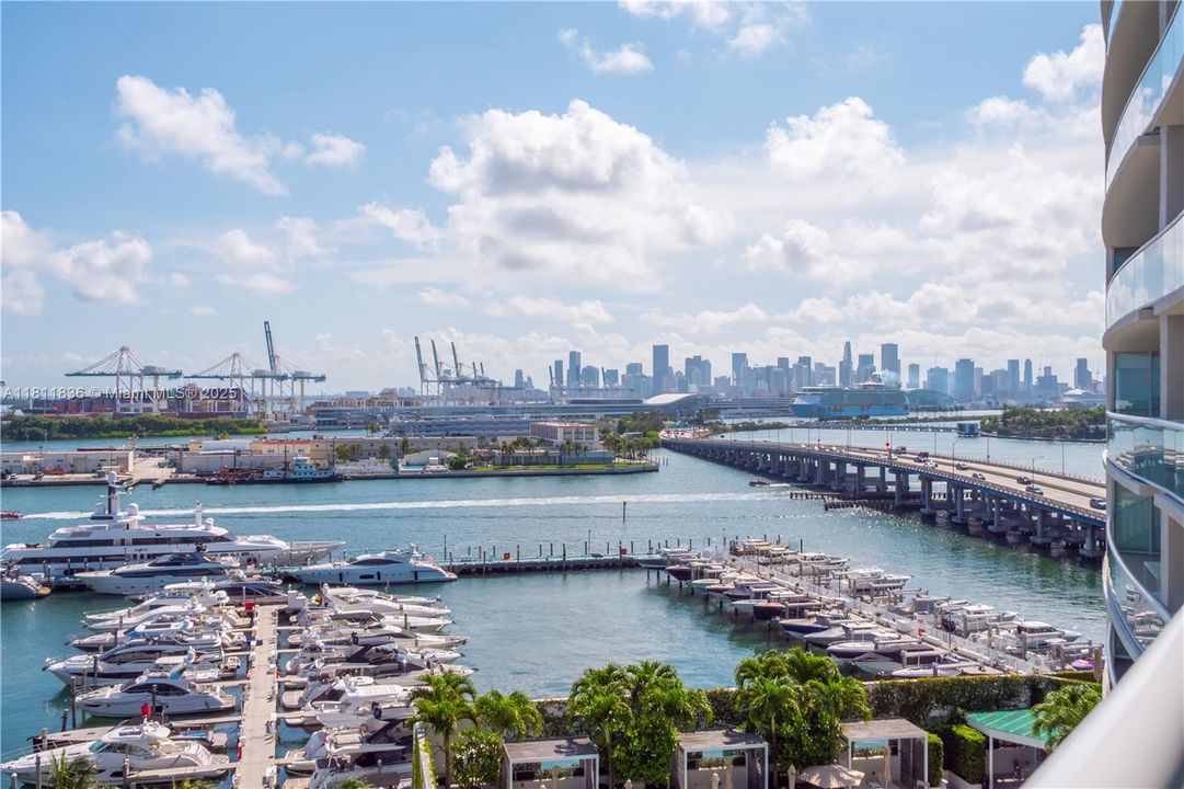 Recently Sold: $5,800,000 (4 beds, 4 baths, 3185 Square Feet)