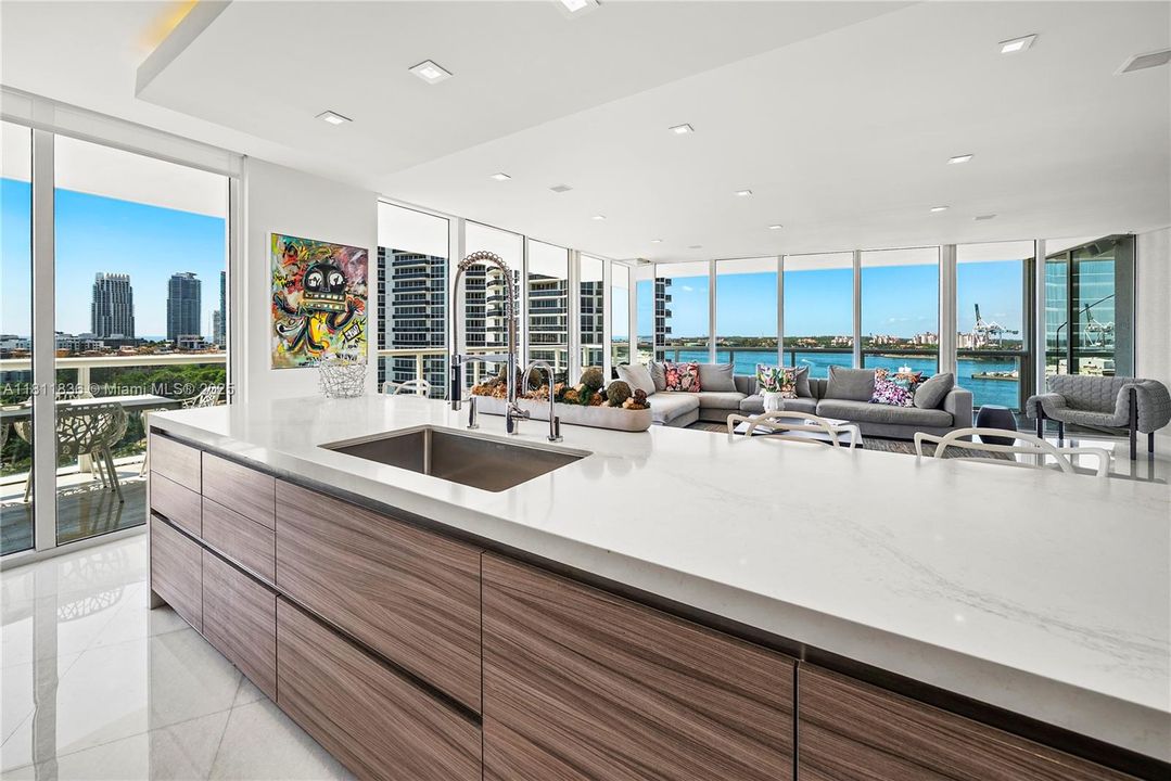 Recently Sold: $5,800,000 (4 beds, 4 baths, 3185 Square Feet)