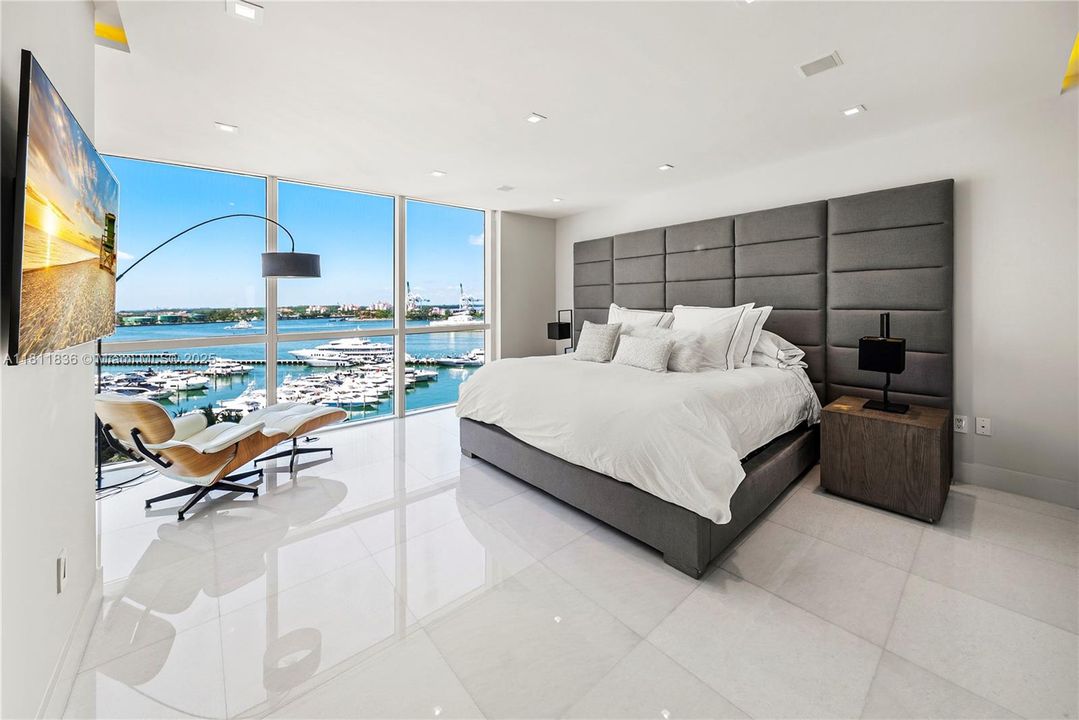 Recently Sold: $5,800,000 (4 beds, 4 baths, 3185 Square Feet)