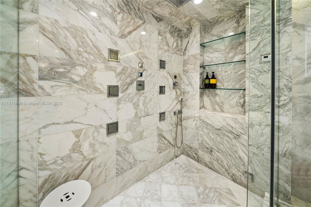 Recently Sold: $5,800,000 (4 beds, 4 baths, 3185 Square Feet)