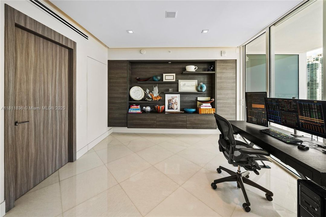 Recently Sold: $5,800,000 (4 beds, 4 baths, 3185 Square Feet)