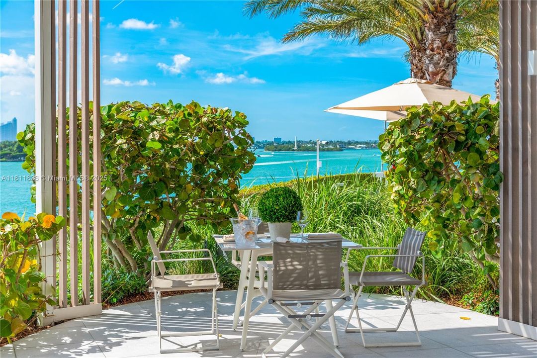 Recently Sold: $5,800,000 (4 beds, 4 baths, 3185 Square Feet)