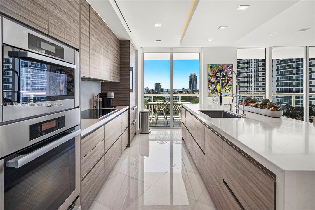 Recently Sold: $5,800,000 (4 beds, 4 baths, 3185 Square Feet)