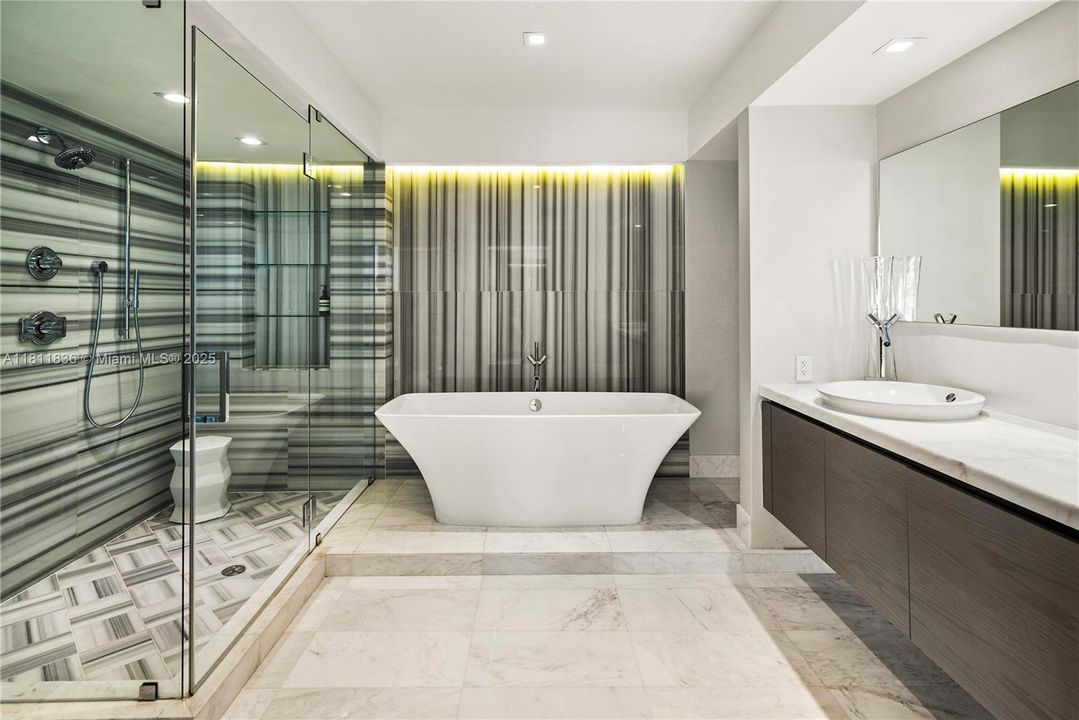 Recently Sold: $5,800,000 (4 beds, 4 baths, 3185 Square Feet)