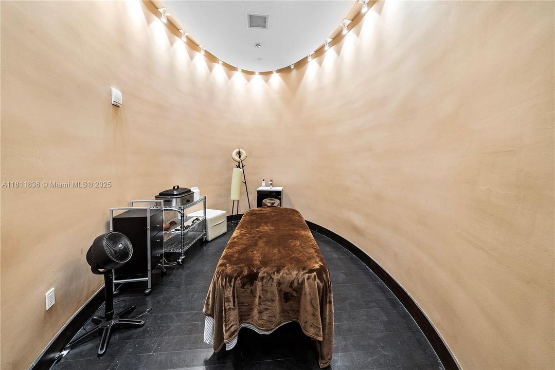 Recently Sold: $5,800,000 (4 beds, 4 baths, 3185 Square Feet)