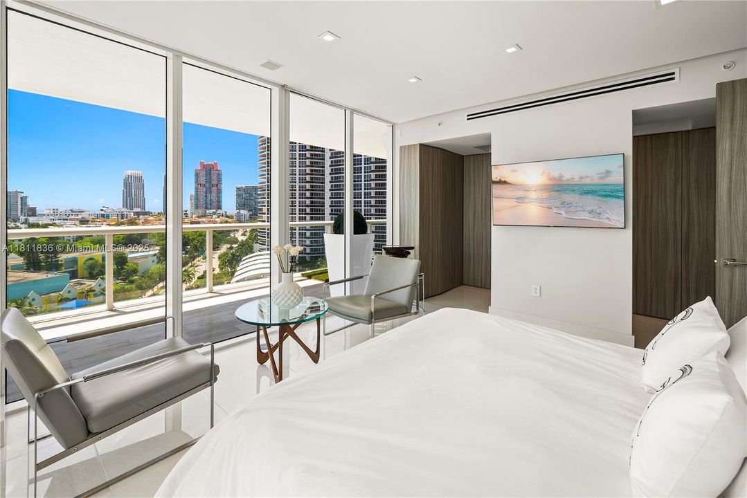 Recently Sold: $5,800,000 (4 beds, 4 baths, 3185 Square Feet)