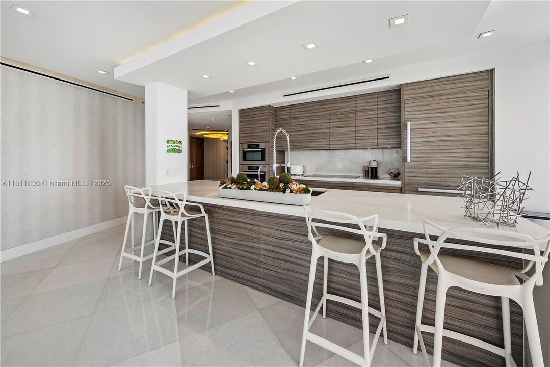 Recently Sold: $5,800,000 (4 beds, 4 baths, 3185 Square Feet)