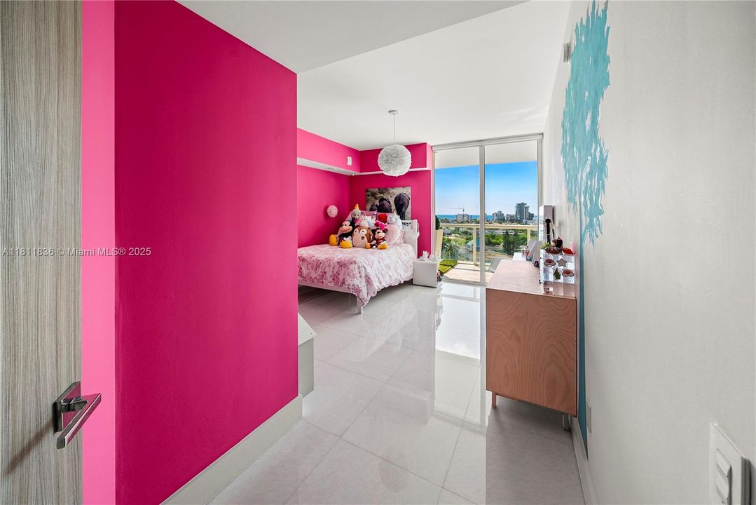 Recently Sold: $5,800,000 (4 beds, 4 baths, 3185 Square Feet)