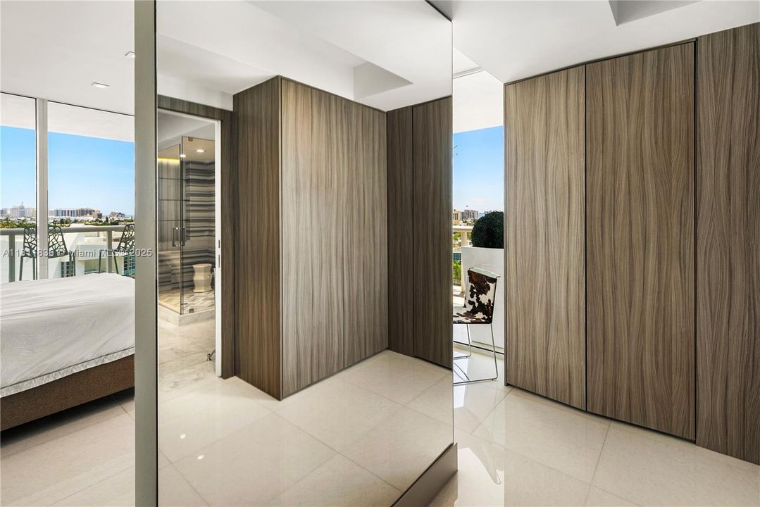 Recently Sold: $5,800,000 (4 beds, 4 baths, 3185 Square Feet)