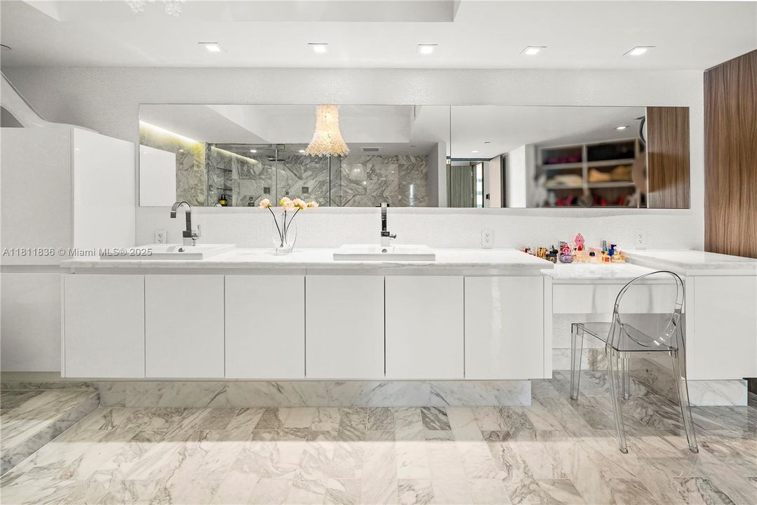 Recently Sold: $5,800,000 (4 beds, 4 baths, 3185 Square Feet)